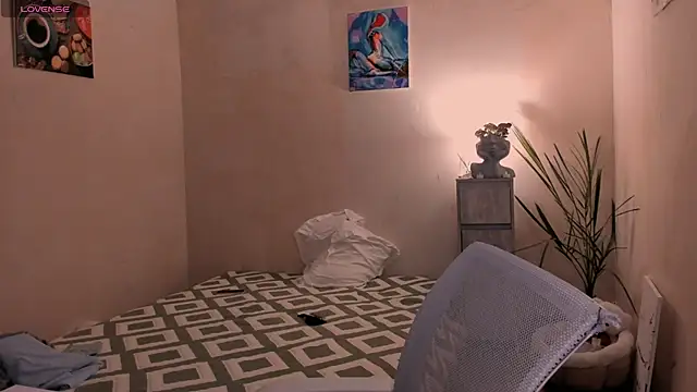 cClandesTina online show from October 2025 08:08:02 PM