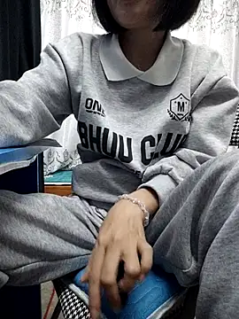 Haralushiaaa online show from November 2025 01:22:01 PM