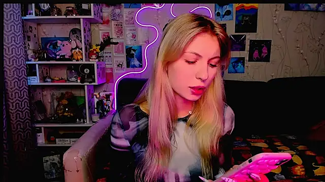 Maria Hunt online show from December 2024 03:26:02 AM
