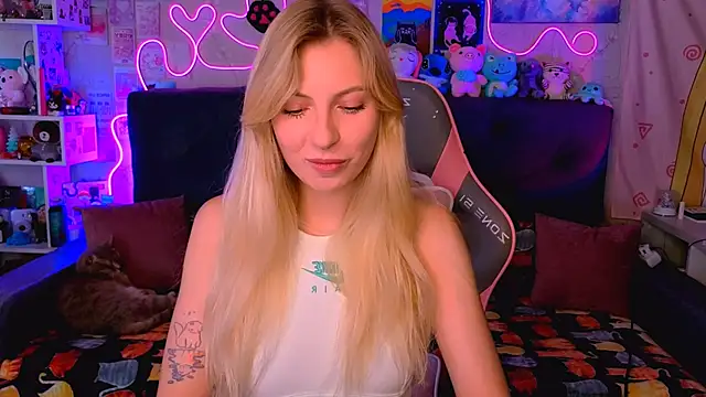 Maria Hunt online show from October 2025 04:16:02 AM