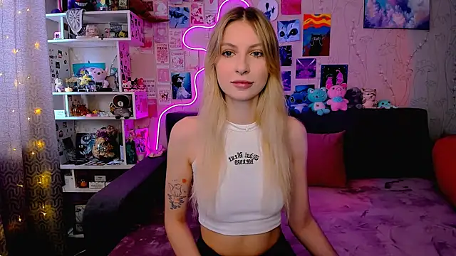 Maria Hunt online show from March 2025 04:41:02 AM