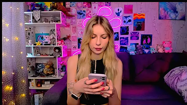 Maria Hunt online show from February 2025 03:30:01 AM