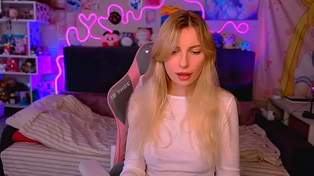 Maria Hunt online show from October 2025 05:39:01 AM