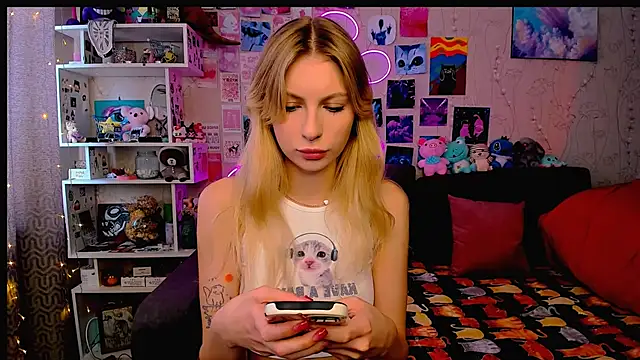 Maria Hunt online show from February 2025 04:44:02 AM