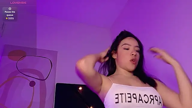 littleebluee online show from July 2026 07:46:02 PM