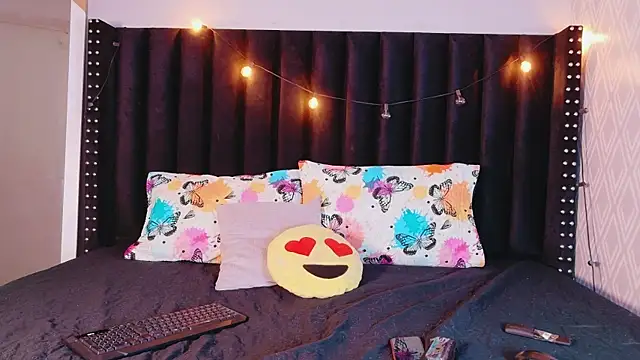 littleebluee online show from November 2025 03:07:01 AM