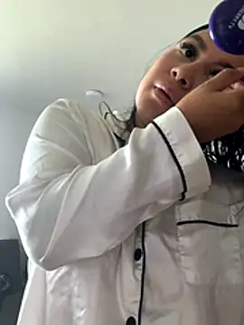 Snapshot of Pretty_Isadora chatting on December 2025 04:35:02 PM Pretty Isadora online show from December 2025 04:35:02 PM