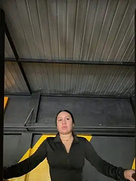 Pretty Isadora online show from February 2026 01:22:02 PM