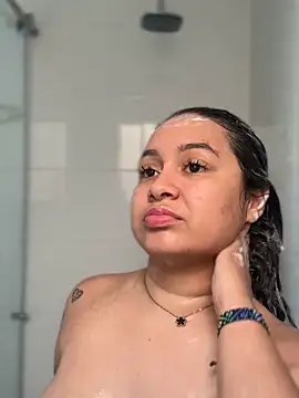 Pretty Isadora online show from April 2026 07:18:01 PM