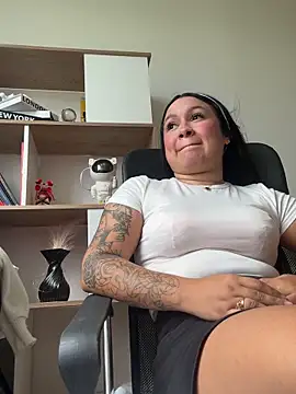 Pretty Isadora online show from February 2026 07:04:01 PM