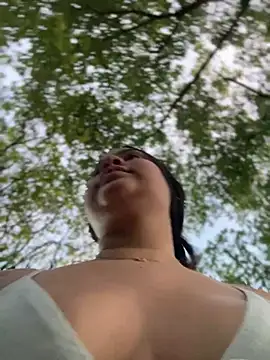 Pretty Isadora online show from March 2025 11:13:02 PM