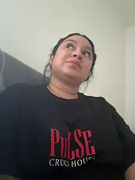 Pretty Isadora online show from April 2026 09:11:02 PM