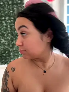 Snapshot of Pretty_Isadora chatting on November 2025 05:13:02 PM Pretty Isadora online show from November 2025 05:13:02 PM