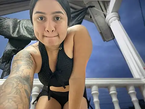Pretty Isadora online show from March 2025 11:16:02 PM