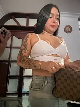 Pretty Isadora online show from February 2025 08:58:02 PM