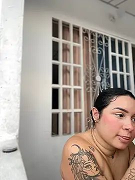 Pretty Isadora online show from March 2025 08:42:02 PM