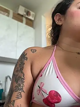 Pretty Isadora online show from January 2026 03:48:02 PM