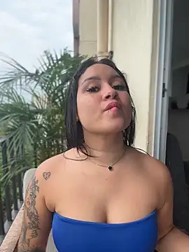 Pretty Isadora online show from March 2026 10:26:01 PM