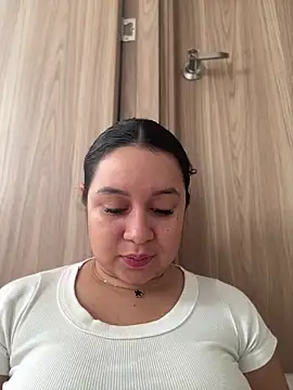 Pretty Isadora online show from April 2026 07:09:01 PM