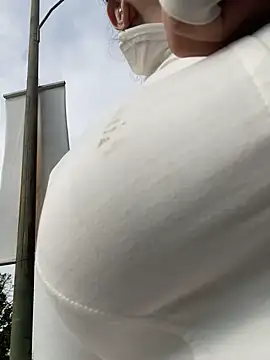 Pretty Isadora online show from February 2026 02:13:02 PM