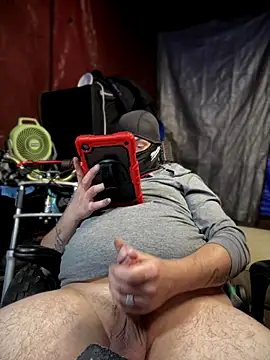 Snapshot of joeycbigcock chatting on November 2025 07:40:02 PM joeycbigcock online show from November 2025 07:40:02 PM