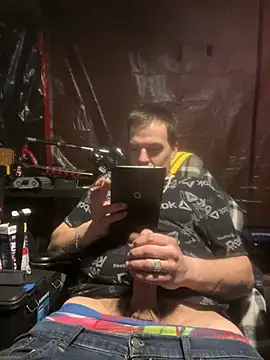 Snapshot of joeycbigcock chatting on March 2025 04:06:02 AM joeycbigcock online show from March 2025 04:06:02 AM