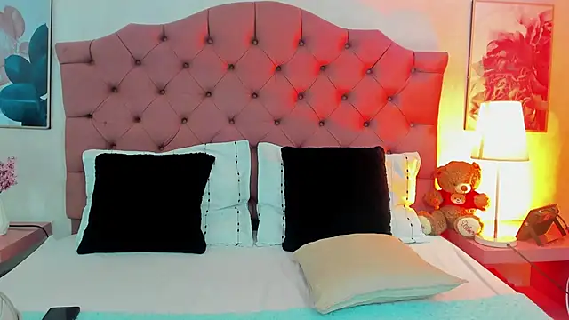 ThyaraJhons online show from April 2026 12:01:02 PM