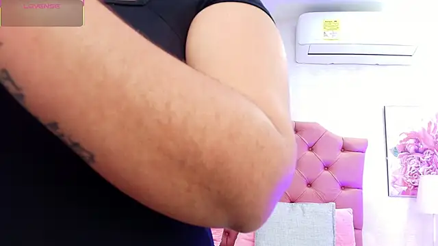 Snapshot of ThyaraJhons chatting on November 2025 11:58:02 AM ThyaraJhons online show from November 2025 11:58:02 AM