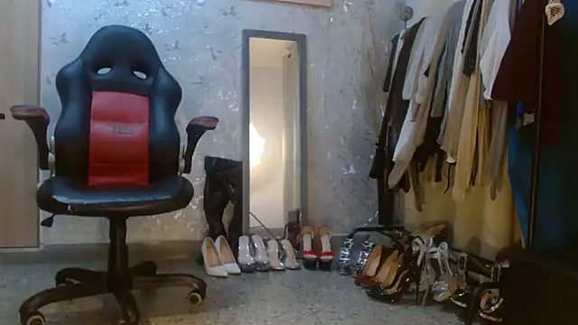 Samantabrown  online show from April 2026 11:14:02 AM