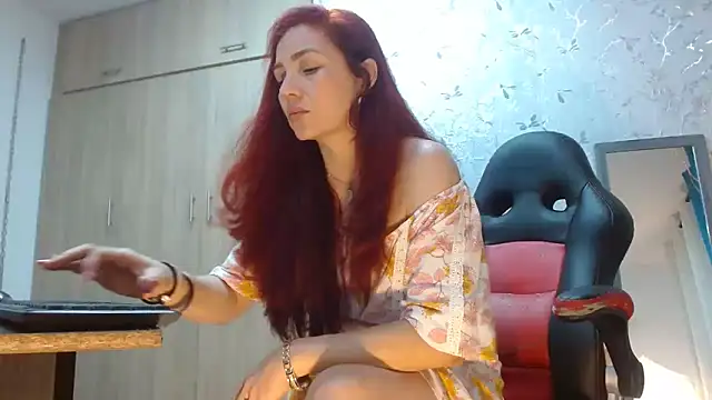 Samantabrown  online show from October 2025 11:31:01 AM