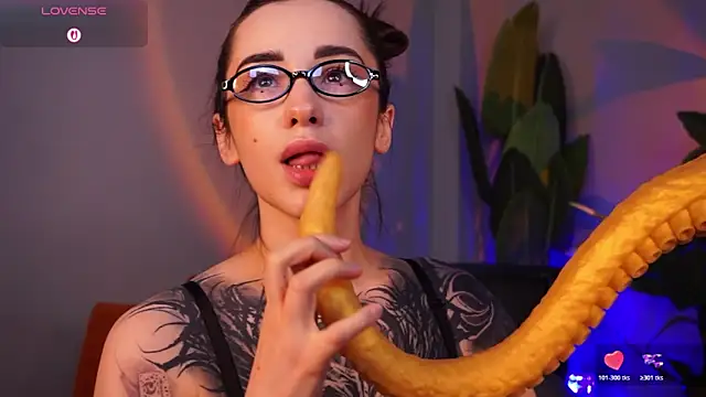 EvaCanton online show from March 2026 02:06:02 AM