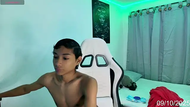Snapshot of alejo_cute chatting on October 2025 07:58:01 PM alejo cute online show from October 2025 07:58:01 PM