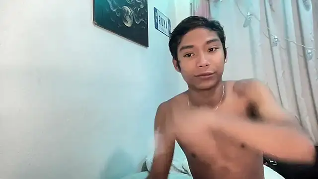 Snapshot of alejo_cute chatting on June 2026 01:21:02 PM alejo cute online show from June 2026 01:21:02 PM