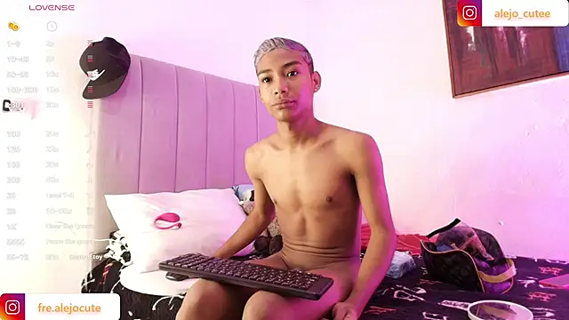 Snapshot of alejo_cute chatting on December 2024 01:49:02 PM alejo cute online show from December 2024 01:49:02 PM