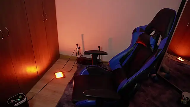 tay ler3 online show from December 2025 11:18:01 PM