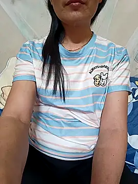 Snapshot of Asian_girl13 chatting on February 2026 01:53:01 PM Asian girl13 online show from February 2026 01:53:01 PM