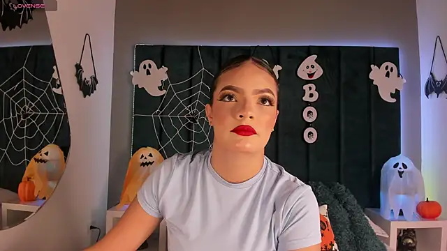 Snapshot of IsabellaGrey19 chatting on October 2025 07:22:01 PM IsabellaGrey19 online show from October 2025 07:22:01 PM