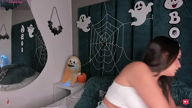 Snapshot of IsabellaGrey19 chatting on November 2025 07:39:01 PM IsabellaGrey19 online show from November 2025 07:39:01 PM