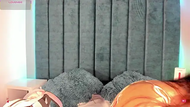 Snapshot of IsabellaGrey19 chatting on November 2025 07:28:02 PM IsabellaGrey19 online show from November 2025 07:28:02 PM