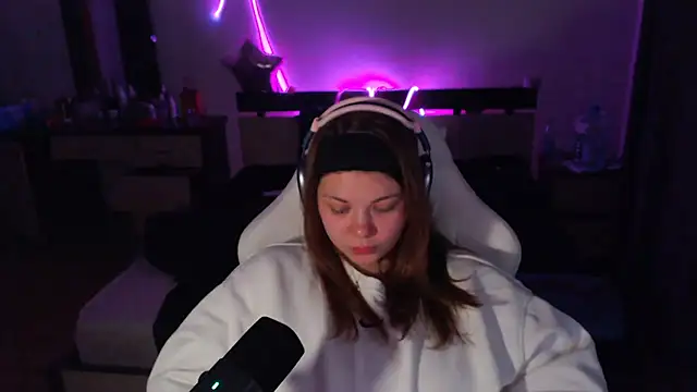 helengilmor online show from December 2025 08:15:02 PM