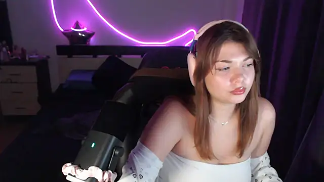 helengilmor online show from October 2025 04:29:02 PM