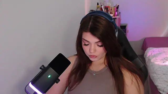 helengilmor online show from April 2026 09:13:01 AM