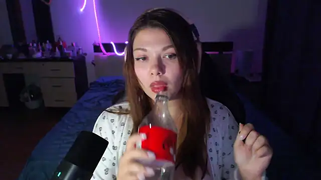 helengilmor online show from November 2025 05:50:01 PM