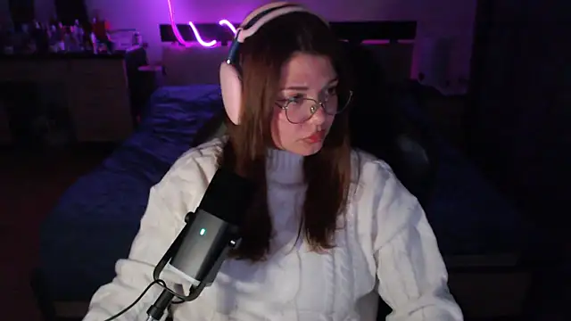 helengilmor online show from November 2025 05:39:02 PM