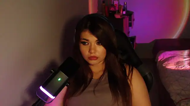 helengilmor online show from April 2026 06:23:01 PM