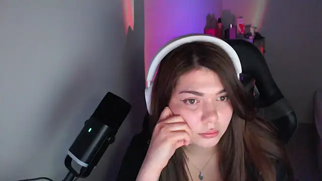 helengilmor online show from April 2026 05:26:01 PM