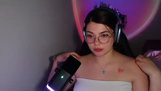 helengilmor online show from April 2026 04:36:02 PM