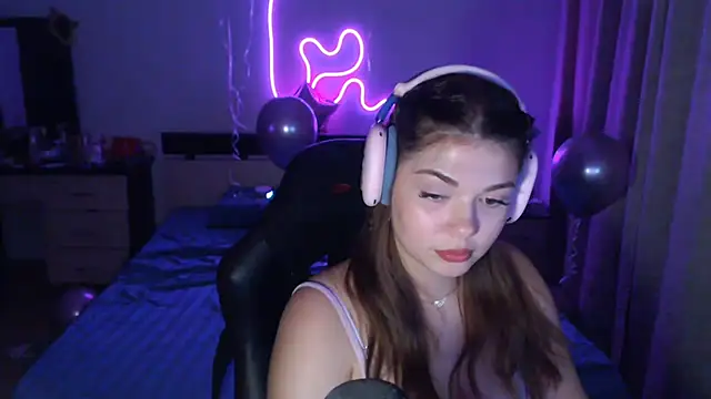 helengilmor online show from September 2025 04:05:01 PM