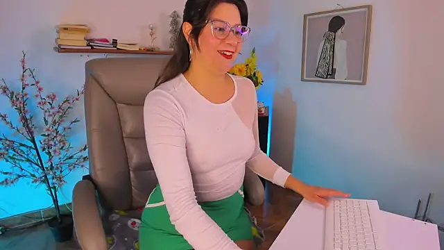 Chanelll Taylorr  online show from July 2026 09:05:01 AM