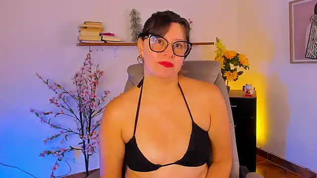 Chanelll Taylorr  online show from June 2026 02:33:01 PM
